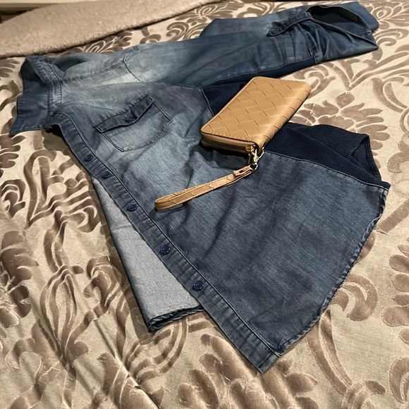 ~Denim Lapel Shacket w/Button Down Closure & Breasted Pockets~ - Picture 2 of 9